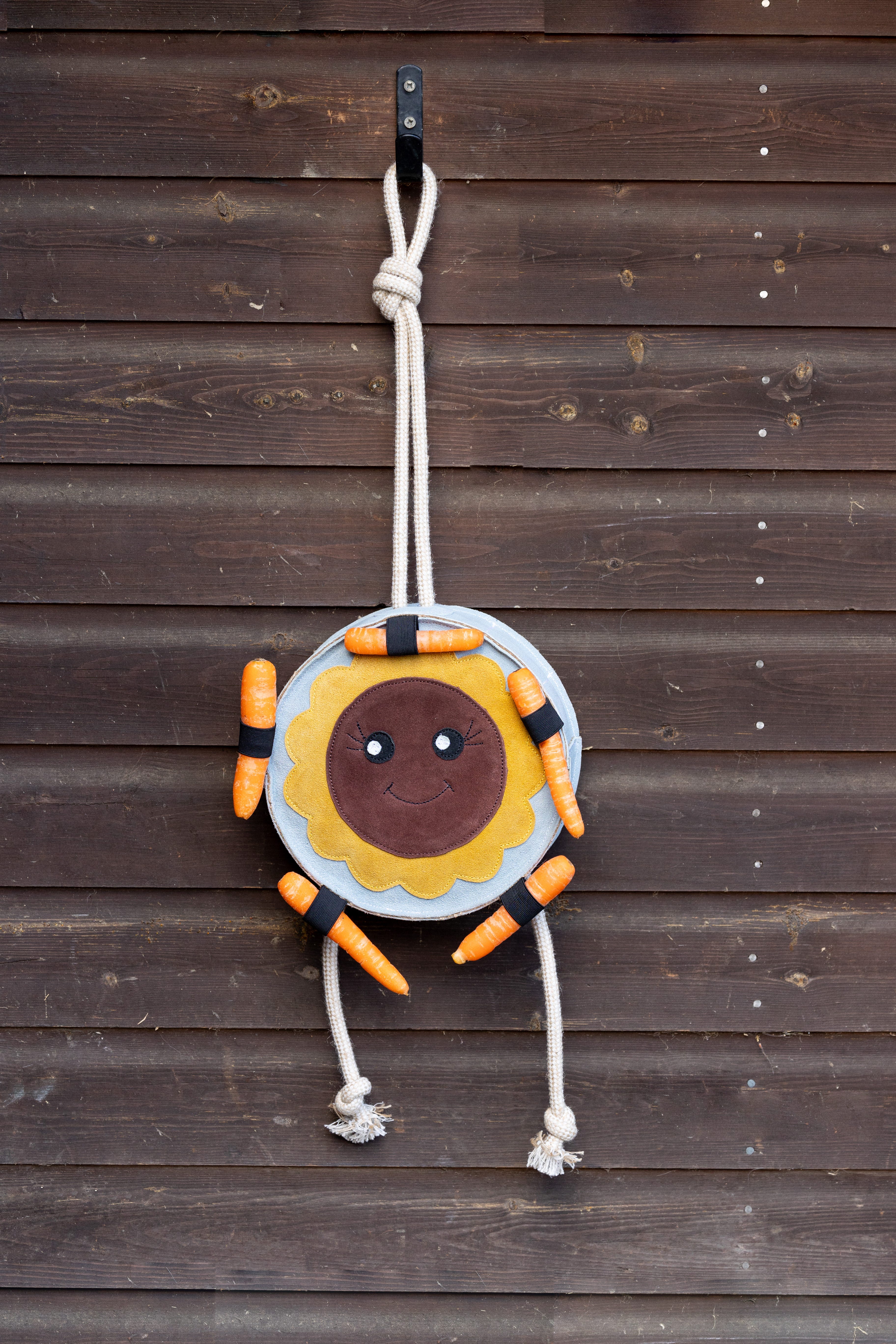 Hy Equestrian Stable Toy image 2